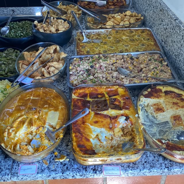 Variedade do buffet da Estância Girassol